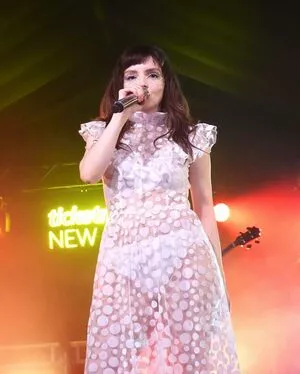 Lauren Mayberry / laurenevemayberry nude photo #0968