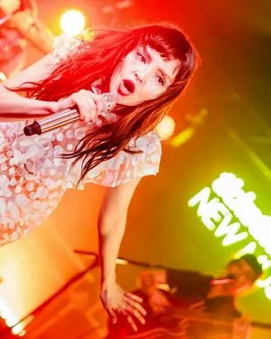 Lauren Mayberry / laurenevemayberry nude photo #0990