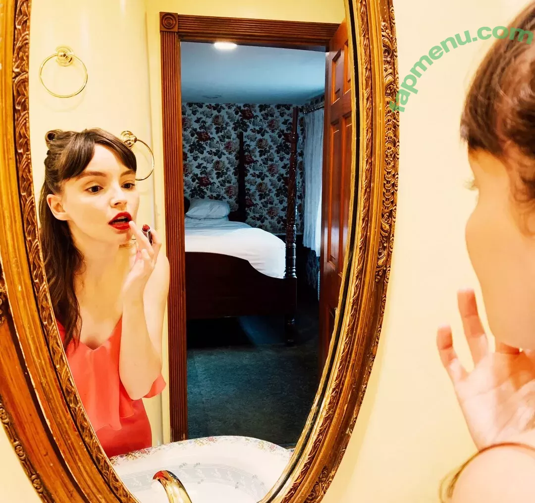 Lauren Mayberry nude photo #0085 (laurenevemayberry)