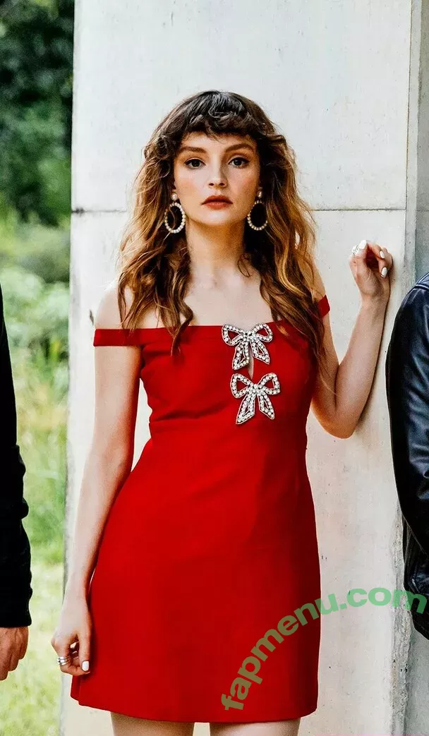 Lauren Mayberry nude photo #0091 (laurenevemayberry)