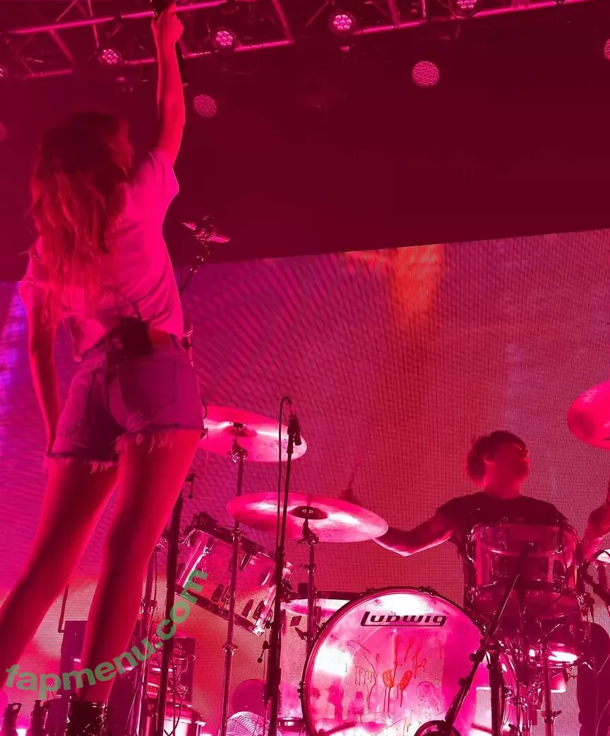 Lauren Mayberry nude photo #0097 (laurenevemayberry)