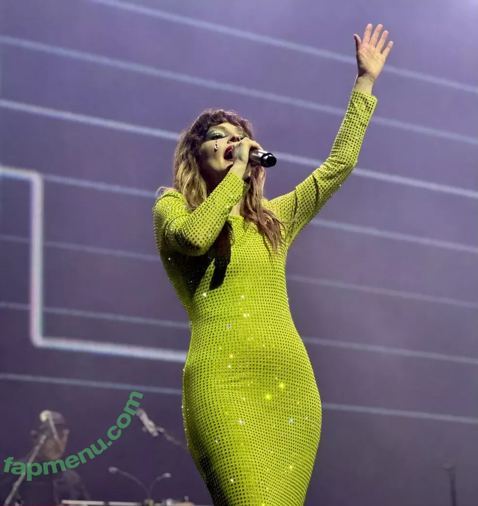 Lauren Mayberry nude photo #0099 (laurenevemayberry)