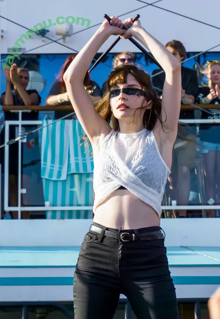 Lauren Mayberry nude photo #0100 (laurenevemayberry)