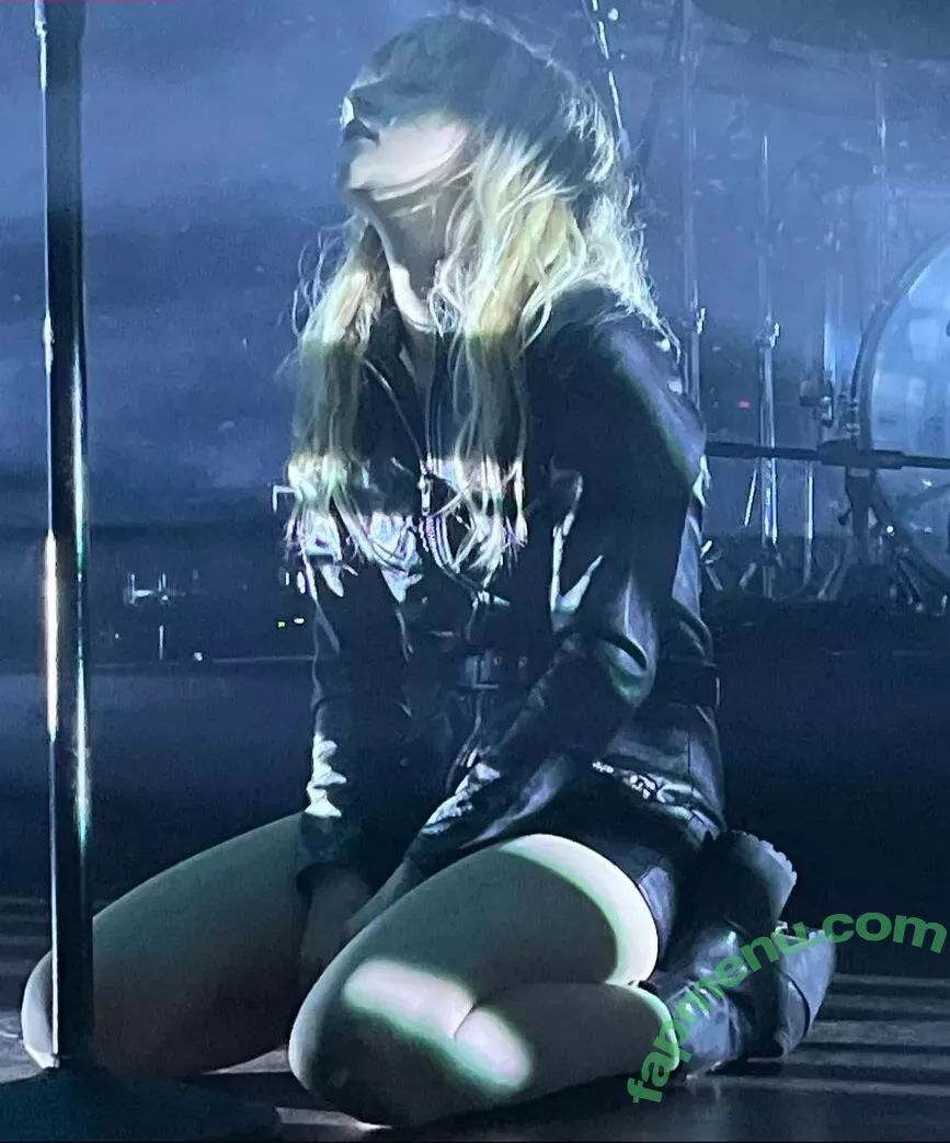 Lauren Mayberry nude photo #0102 (laurenevemayberry)