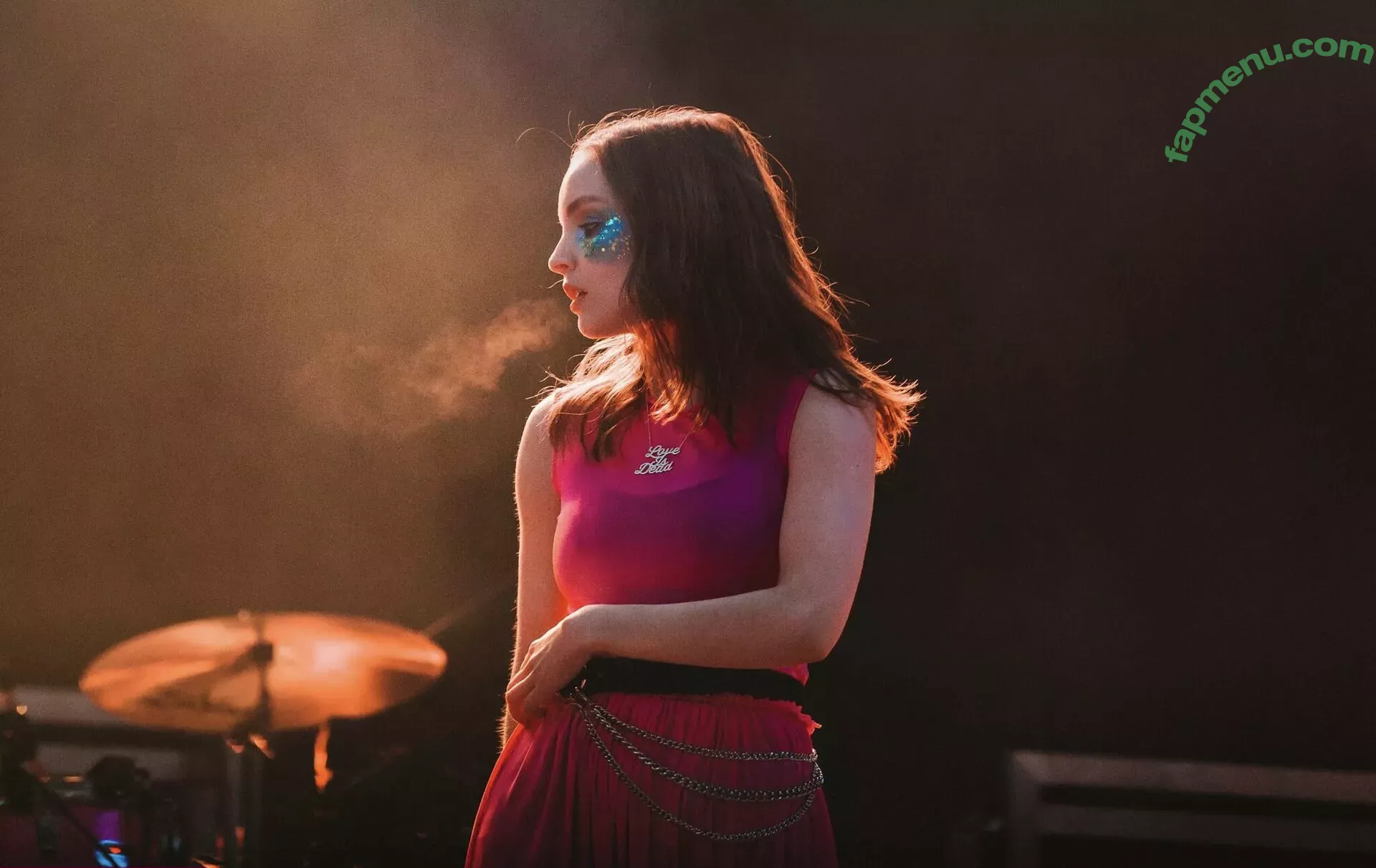 Lauren Mayberry nude photo #0105 (laurenevemayberry)