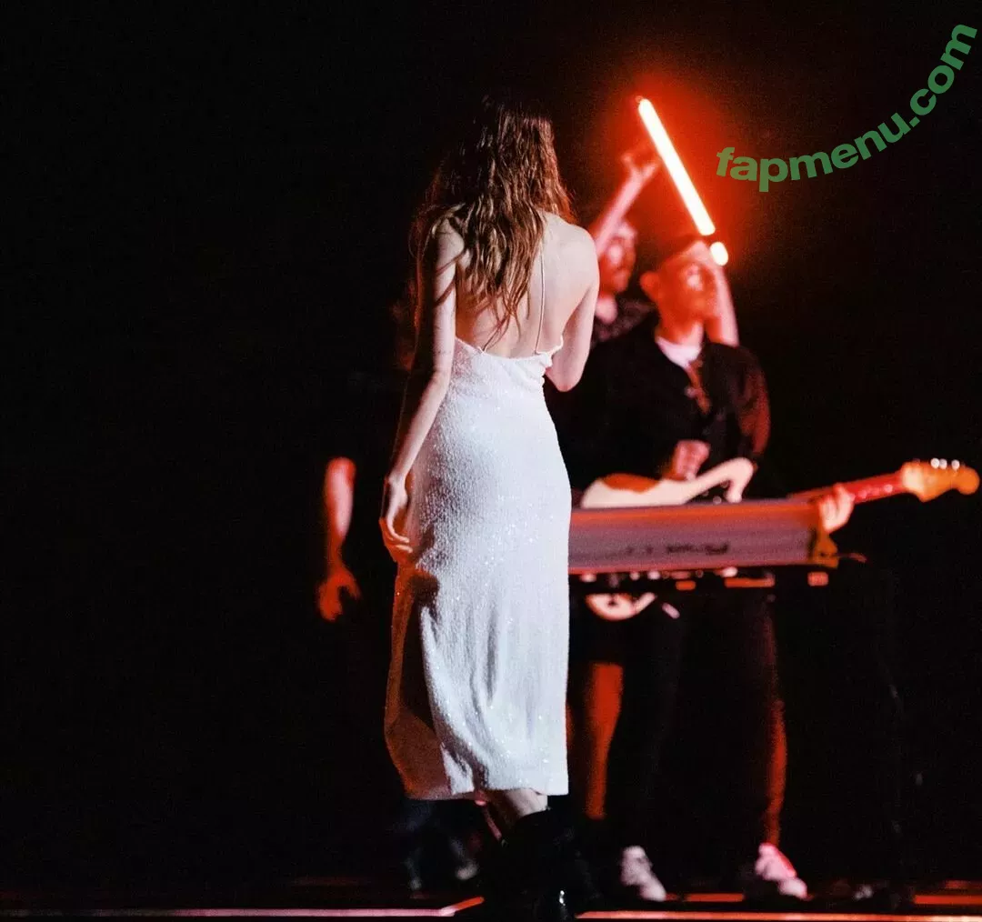 Lauren Mayberry nude photo #0108 (laurenevemayberry)