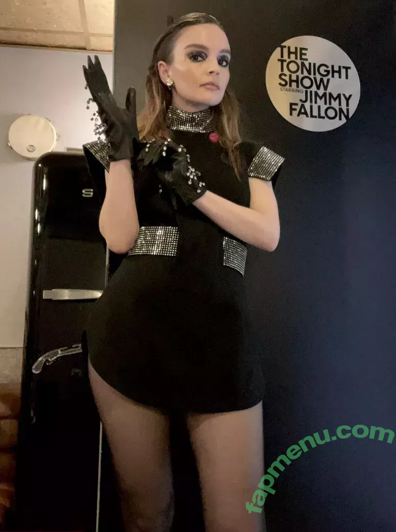 Lauren Mayberry nude photo #0133 (laurenevemayberry)