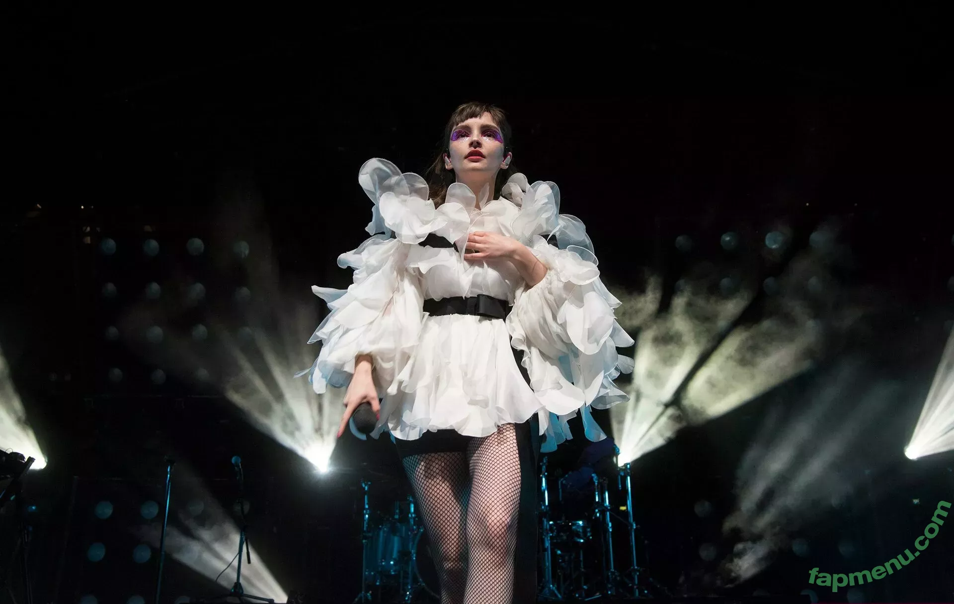 Lauren Mayberry nude photo #0141 (laurenevemayberry)