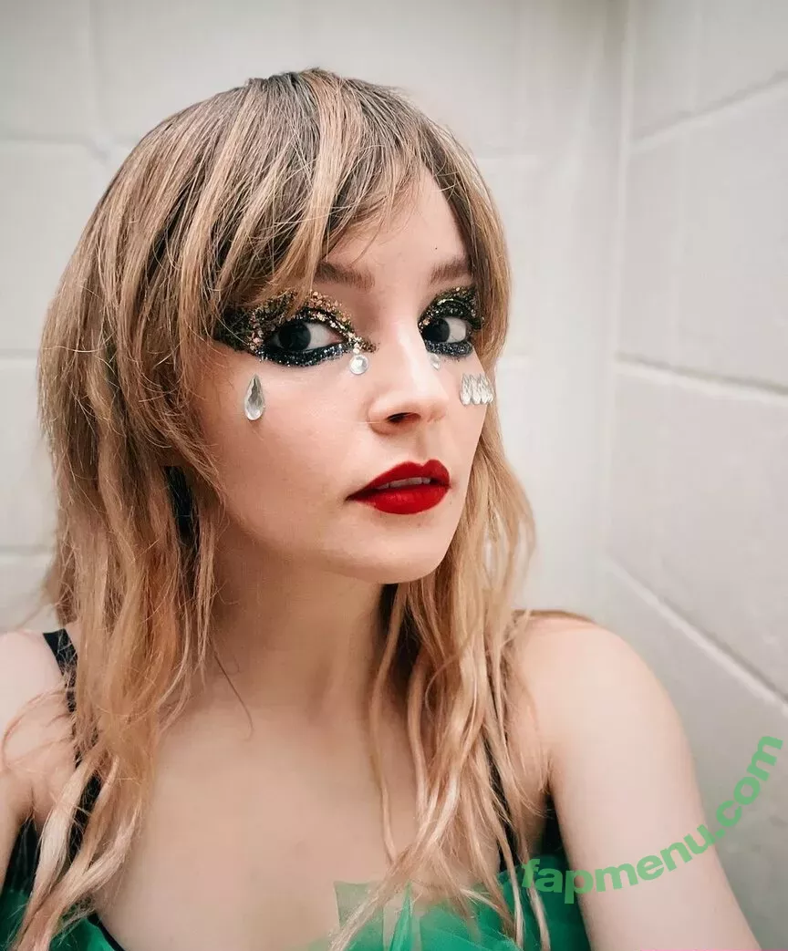 Lauren Mayberry nude photo #0142 (laurenevemayberry)