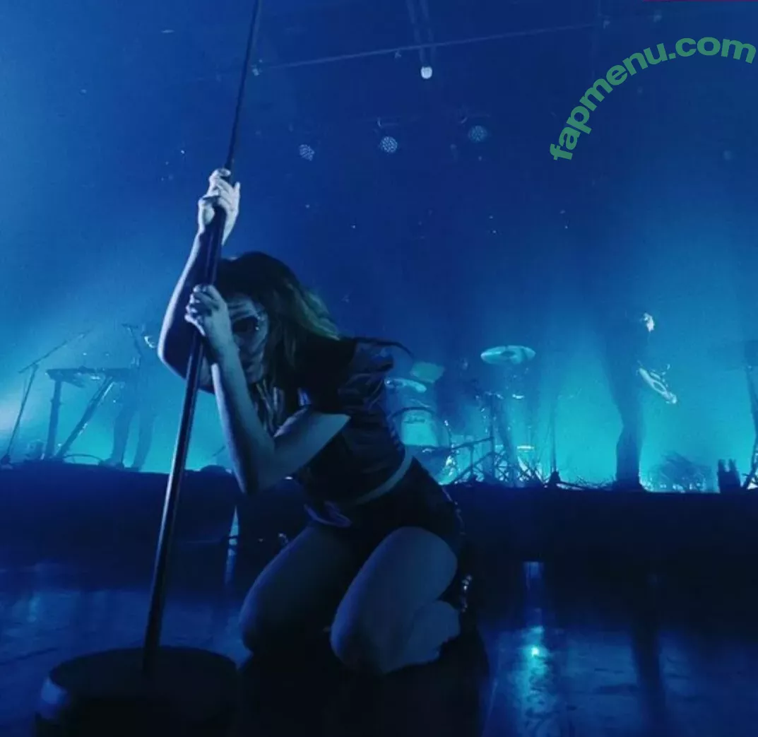 Lauren Mayberry nude photo #0153 (laurenevemayberry)