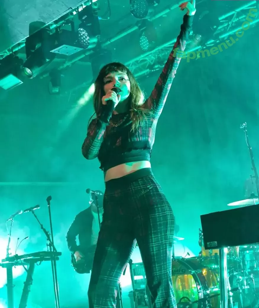 Lauren Mayberry nude photo #0167 (laurenevemayberry)