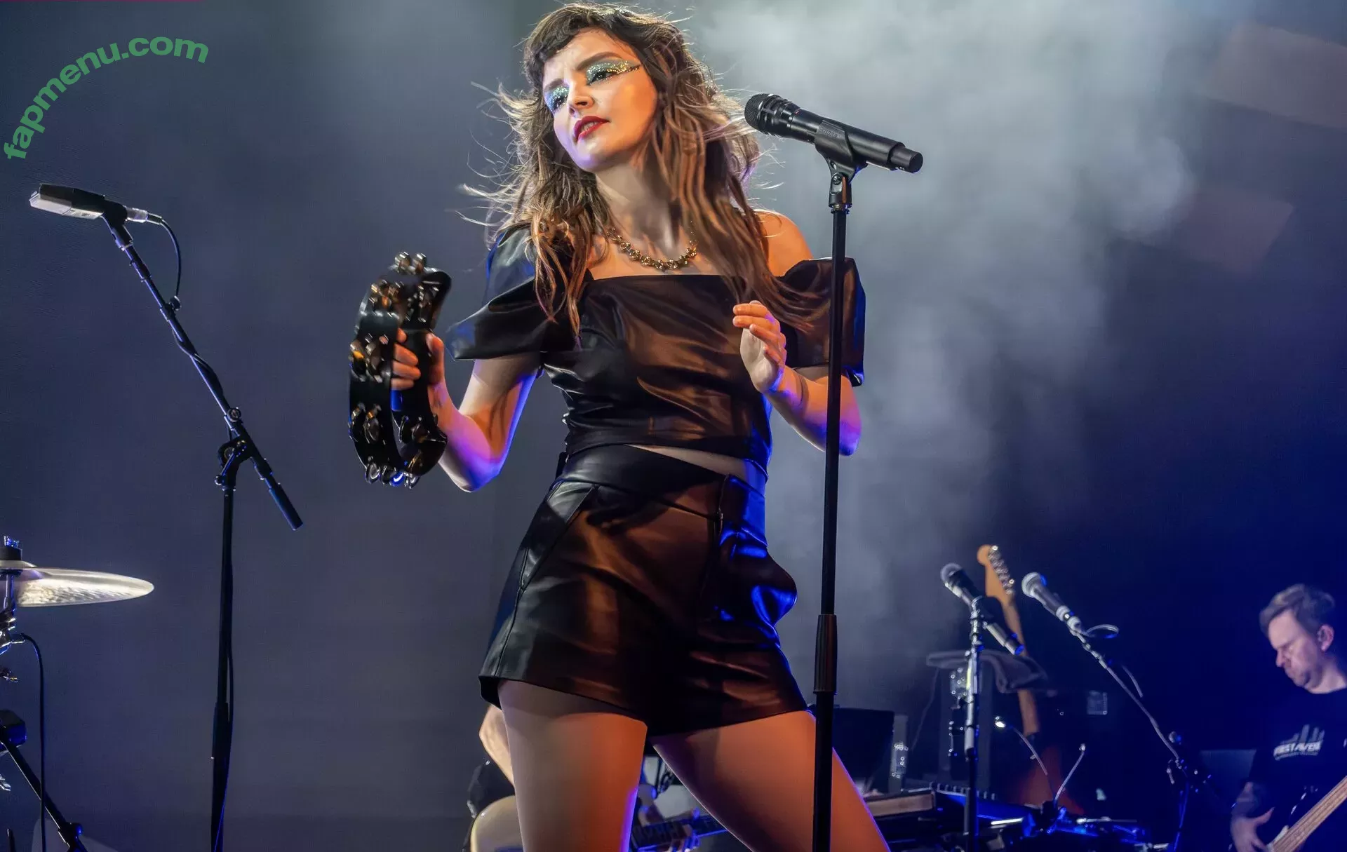 Lauren Mayberry nude photo #0190 (laurenevemayberry)