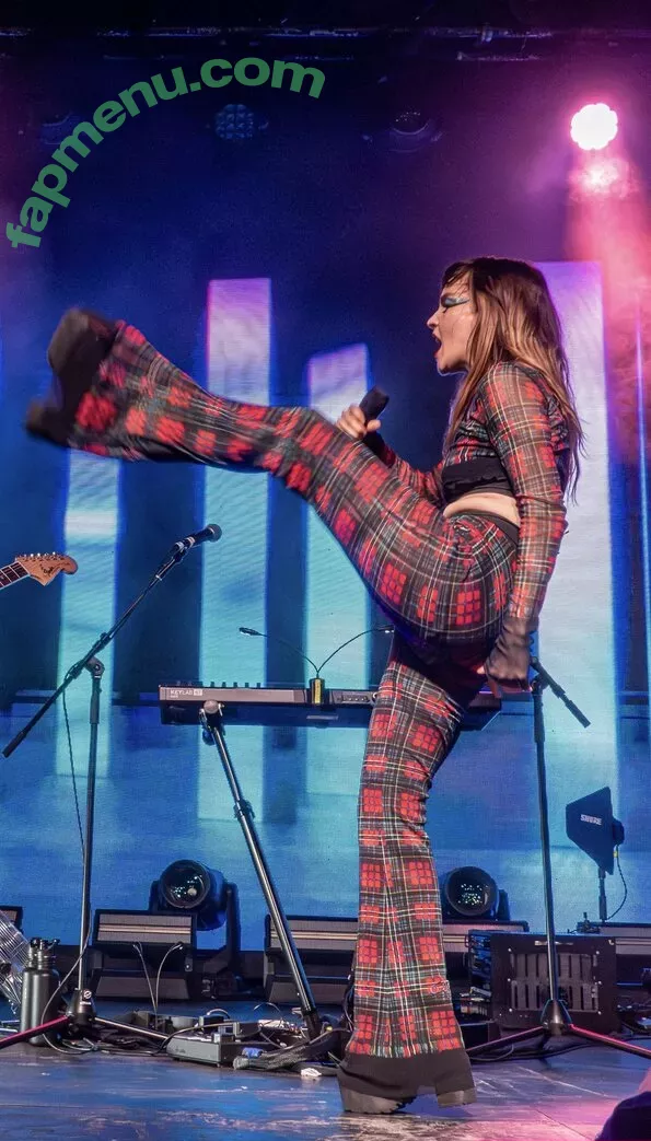 Lauren Mayberry nude photo #0192 (laurenevemayberry)