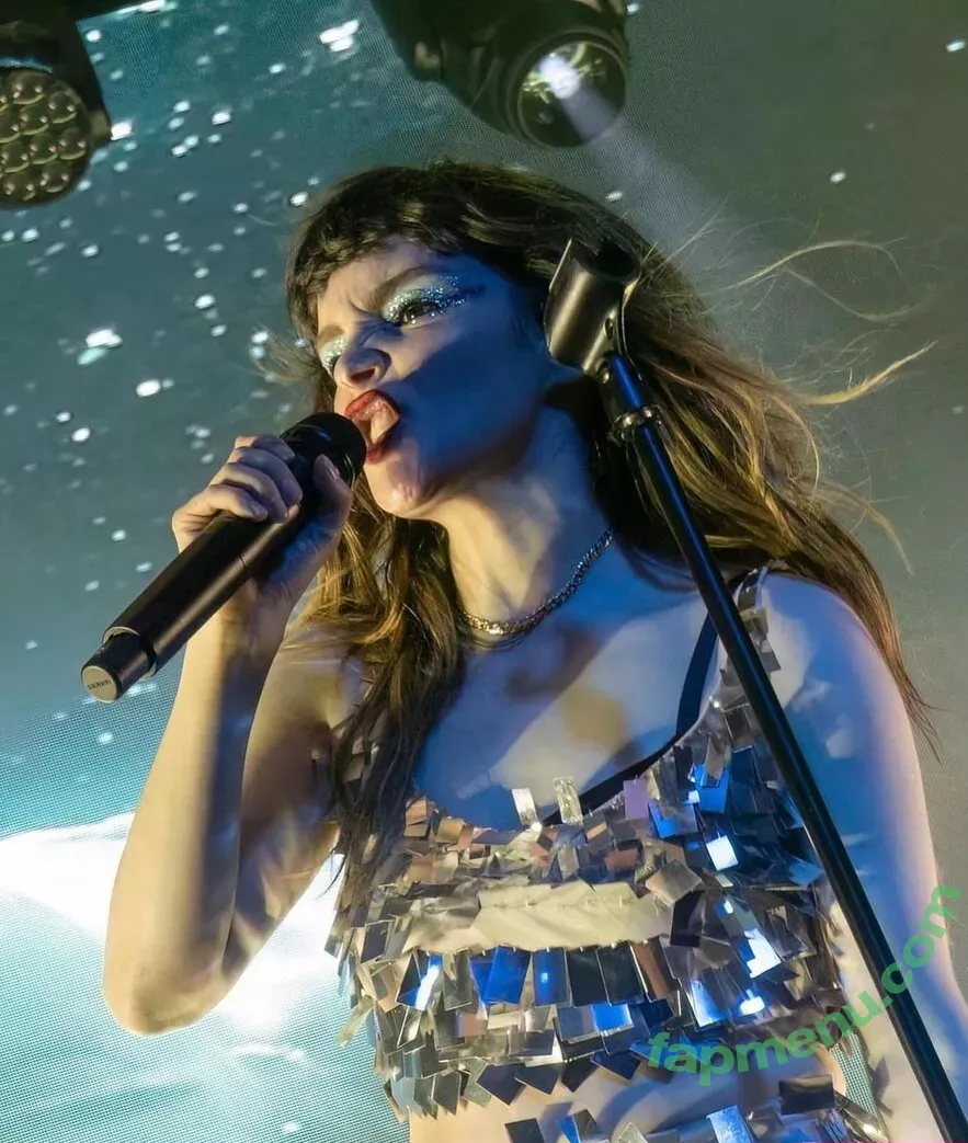 Lauren Mayberry nude photo #0202 (laurenevemayberry)