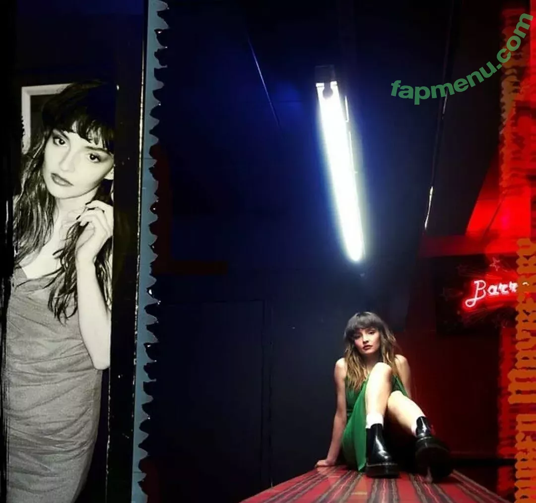 Lauren Mayberry nude photo #0212 (laurenevemayberry)