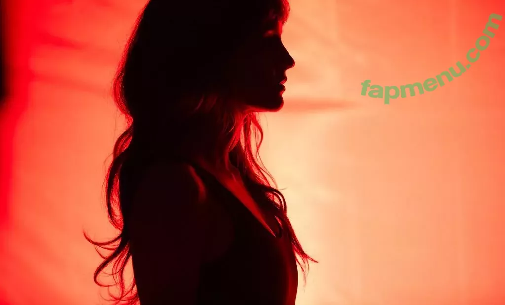 Lauren Mayberry nude photo #0216 (laurenevemayberry)