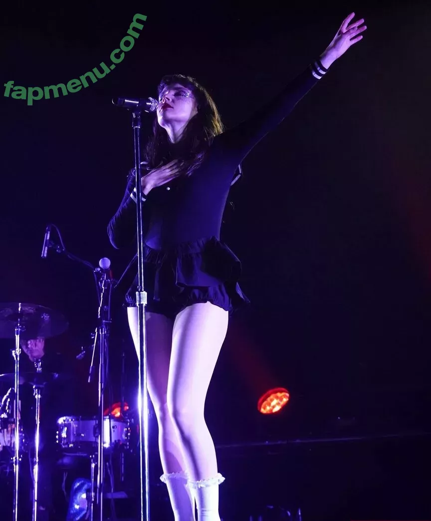 Lauren Mayberry nude photo #0231 (laurenevemayberry)