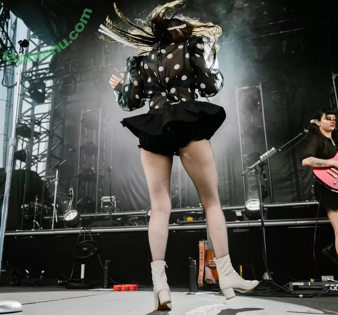 Lauren Mayberry nude photo #0247 (laurenevemayberry)