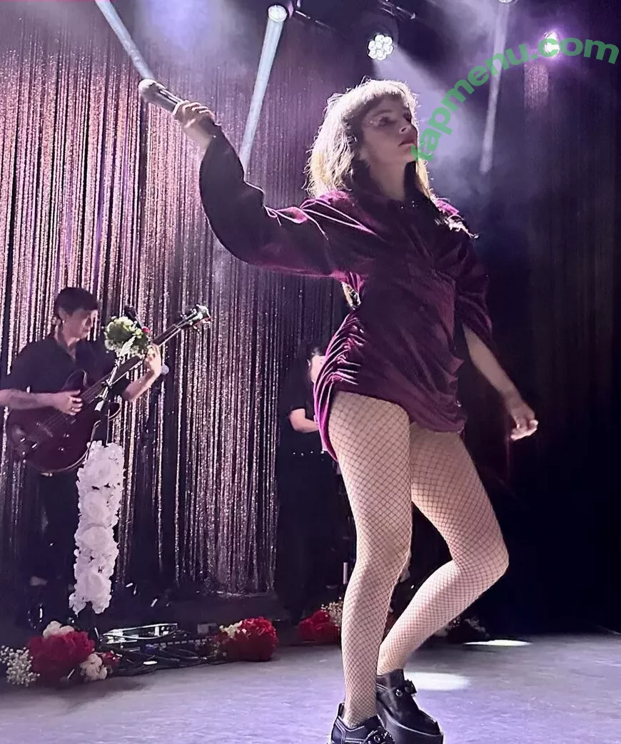 Lauren Mayberry nude photo #0285 (laurenevemayberry)