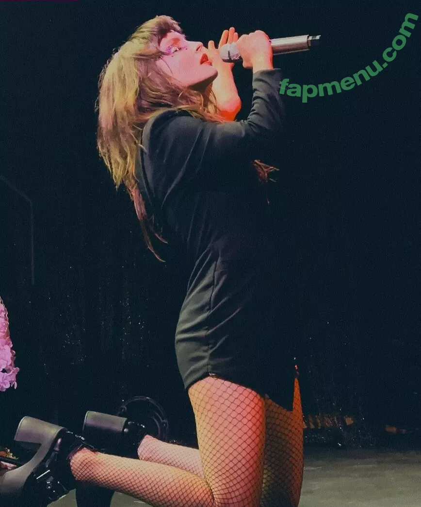 Lauren Mayberry nude photo #0291 (laurenevemayberry)