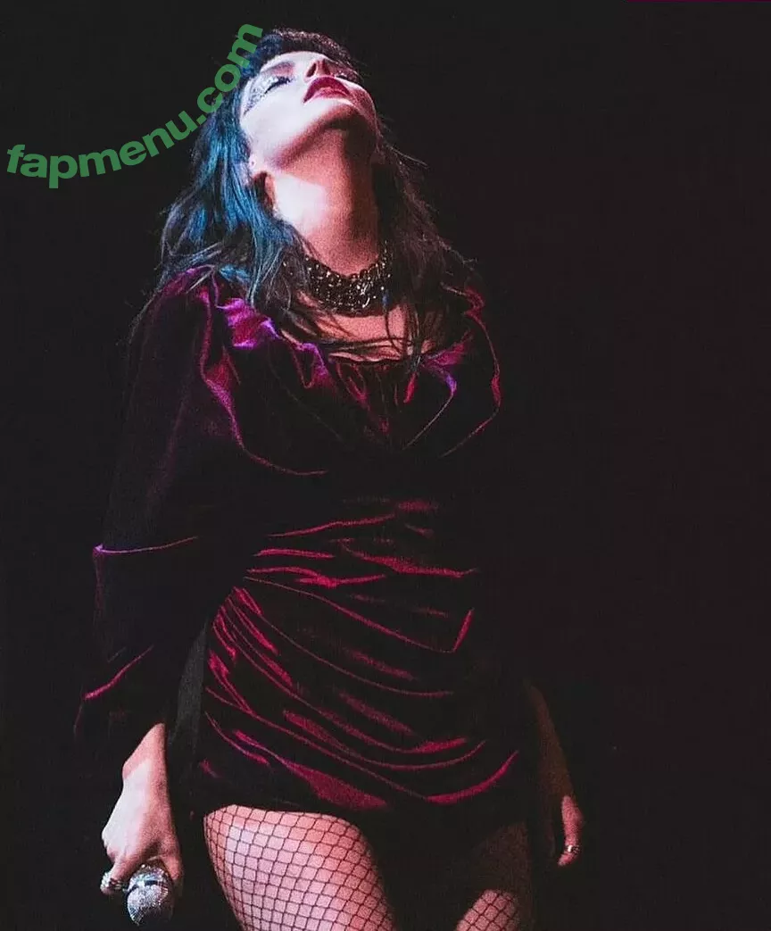 Lauren Mayberry nude photo #0330 (laurenevemayberry)