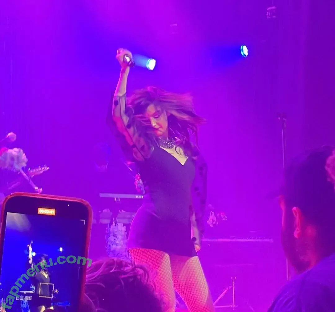 Lauren Mayberry nude photo #0333 (laurenevemayberry)