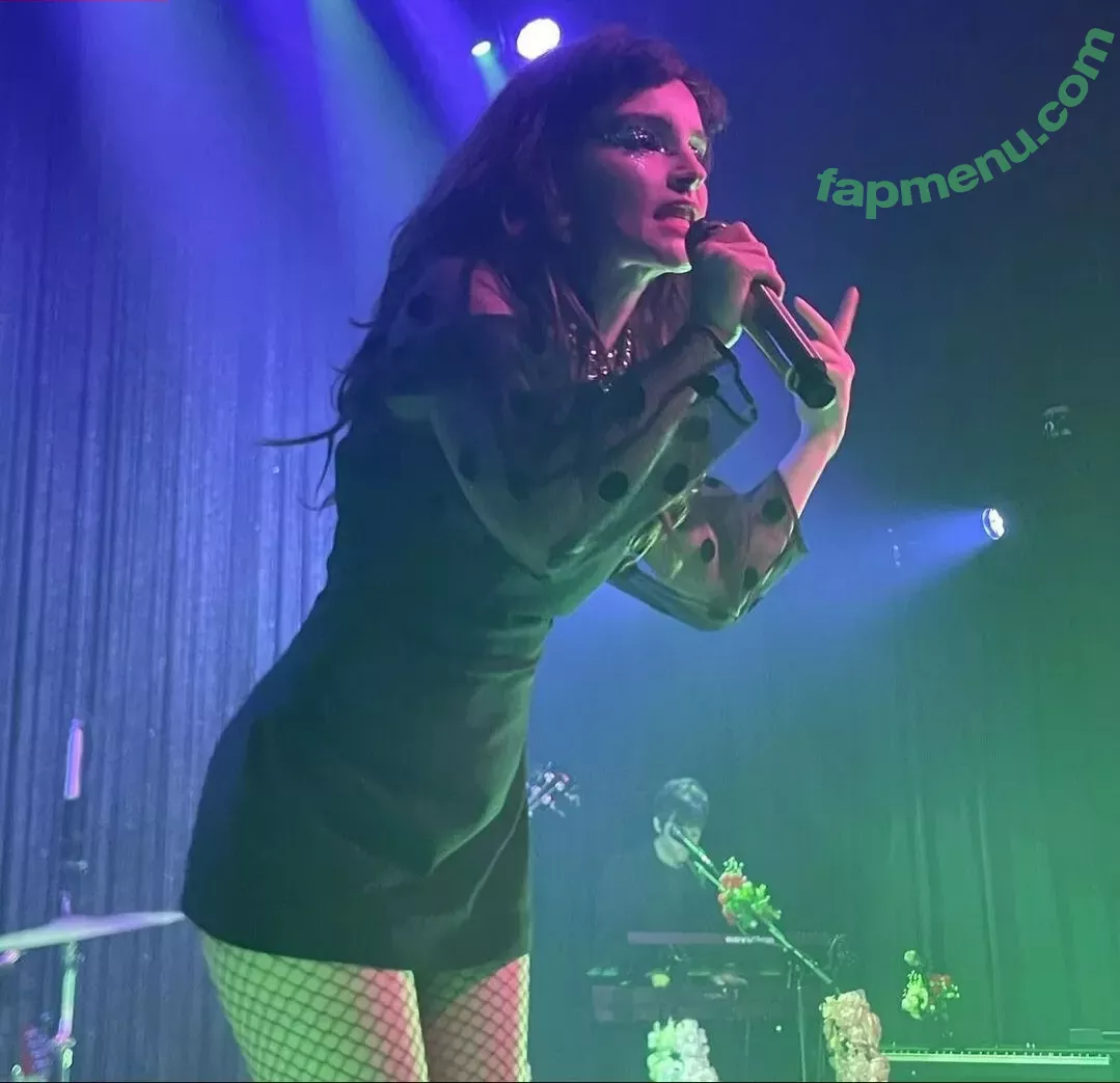 Lauren Mayberry nude photo #0335 (laurenevemayberry)