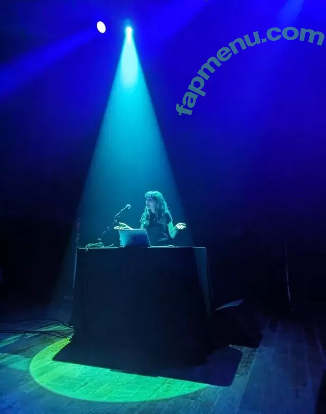 Lauren Mayberry nude photo #0351 (laurenevemayberry)