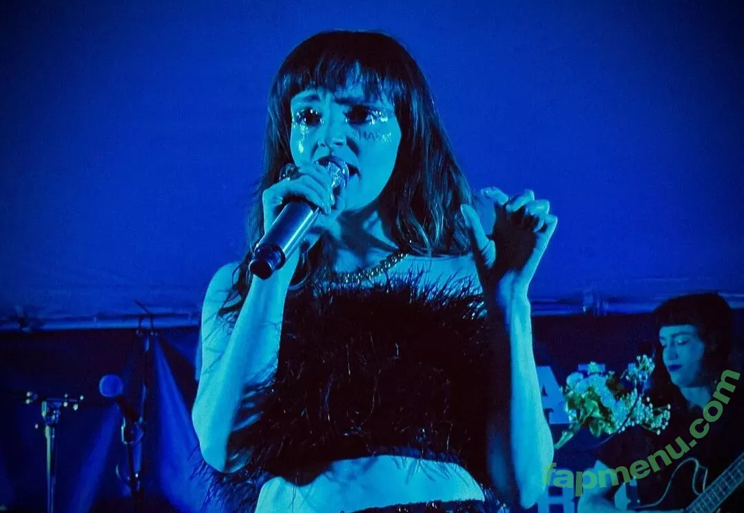 Lauren Mayberry nude photo #0359 (laurenevemayberry)