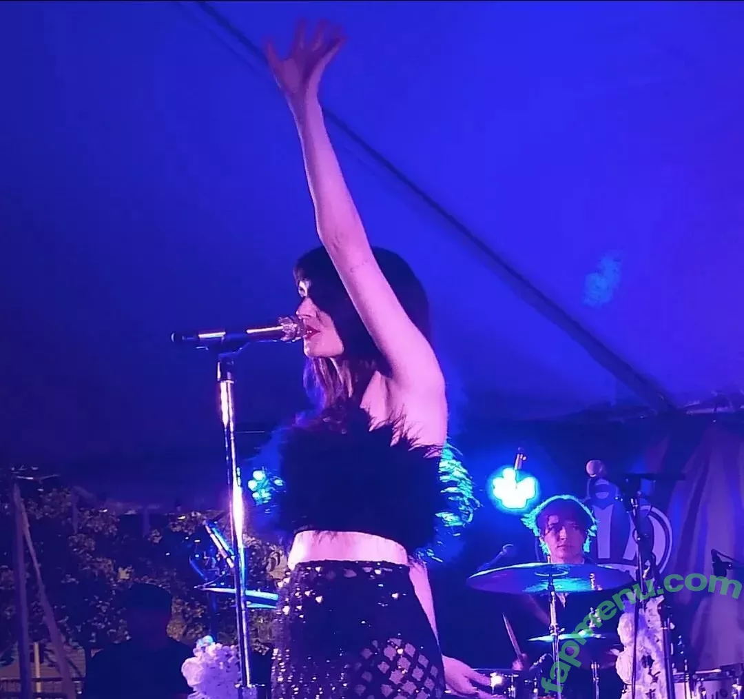 Lauren Mayberry nude photo #0362 (laurenevemayberry)