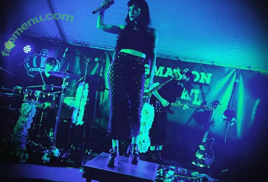 Lauren Mayberry nude photo #0367 (laurenevemayberry)