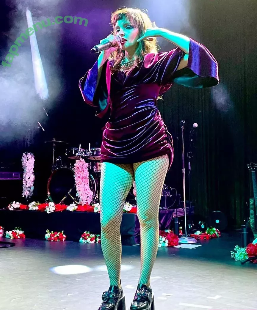 Lauren Mayberry nude photo #0381 (laurenevemayberry)