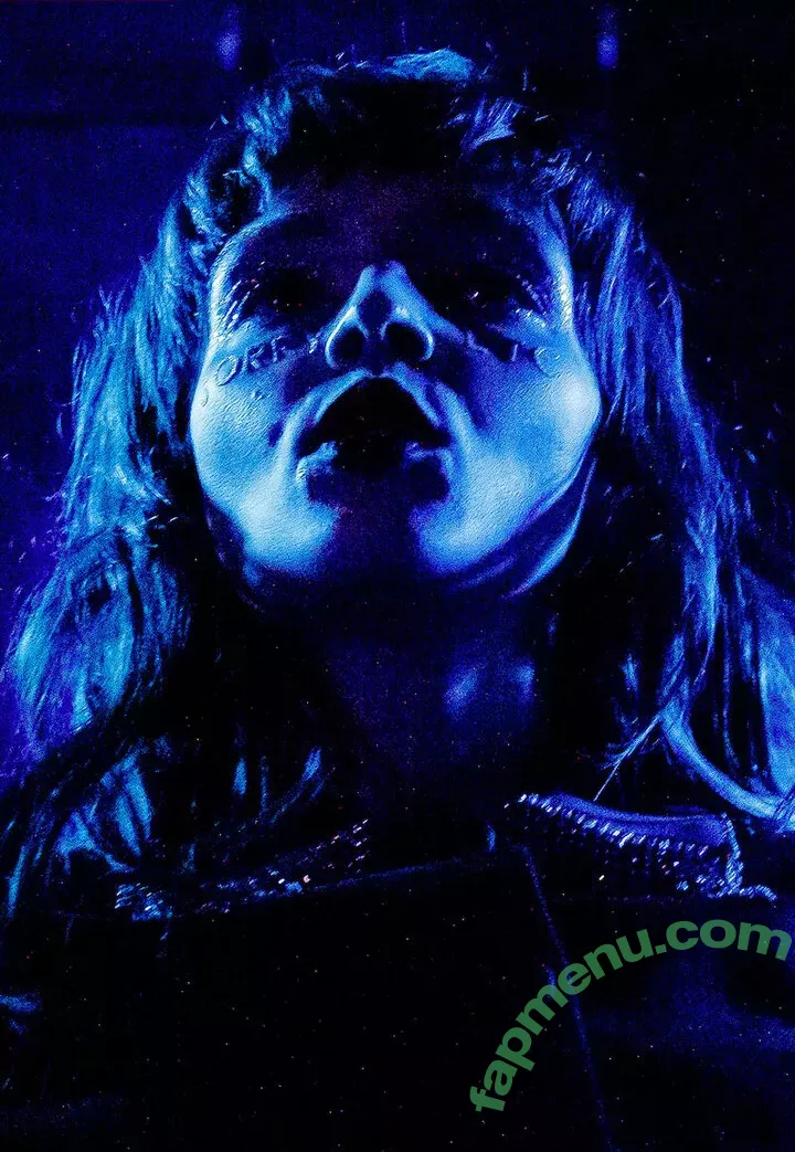 Lauren Mayberry nude photo #0401 (laurenevemayberry)