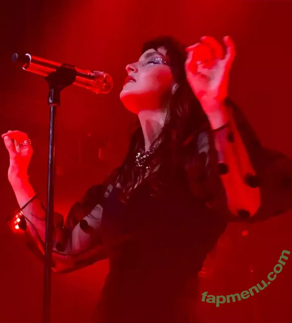 Lauren Mayberry nude photo #0416 (laurenevemayberry)