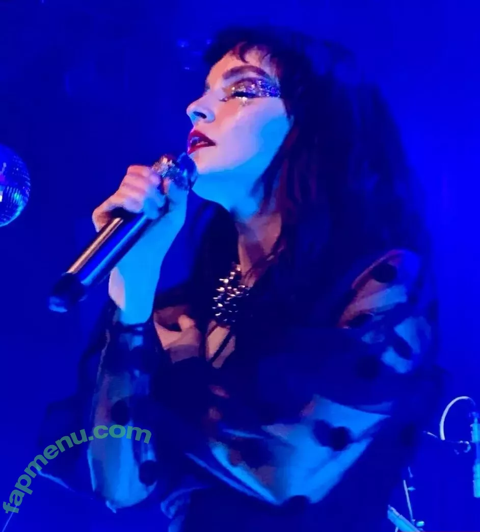 Lauren Mayberry nude photo #0420 (laurenevemayberry)