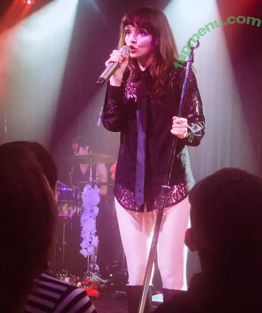 Lauren Mayberry nude photo #0424 (laurenevemayberry)