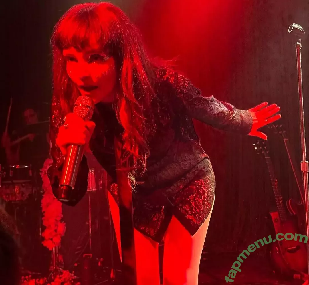 Lauren Mayberry nude photo #0427 (laurenevemayberry)