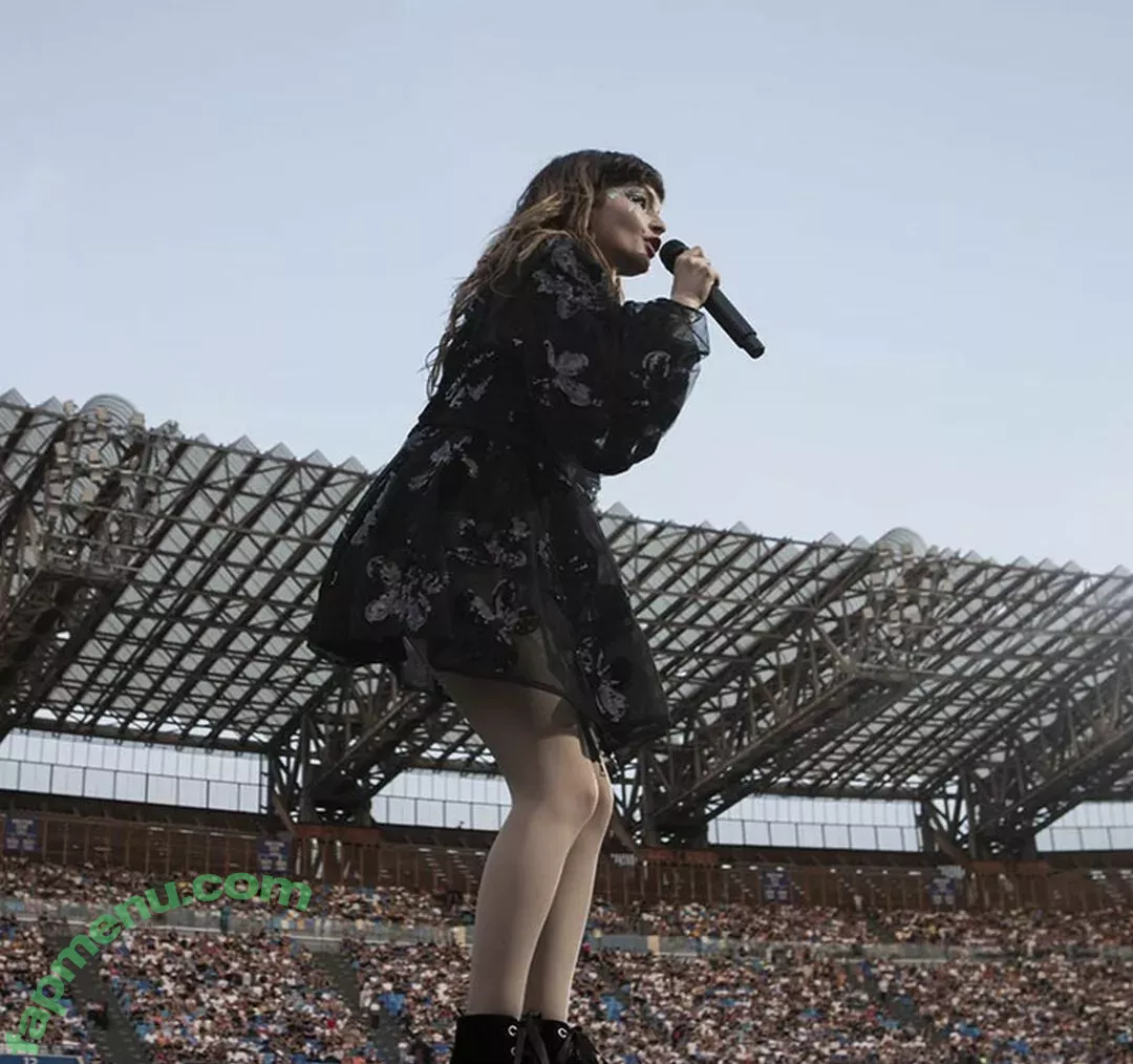 Lauren Mayberry nude photo #0432 (laurenevemayberry)