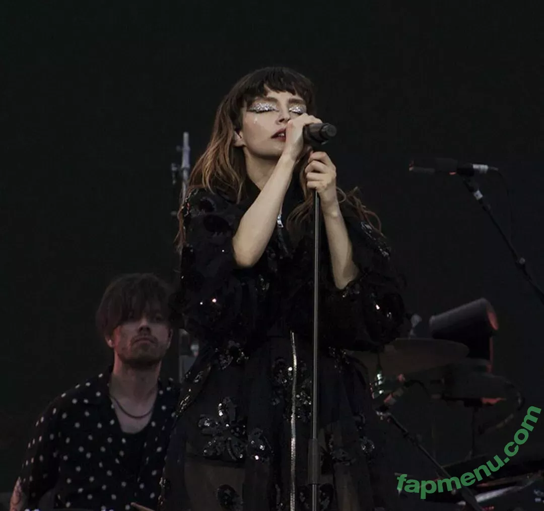 Lauren Mayberry nude photo #0435 (laurenevemayberry)