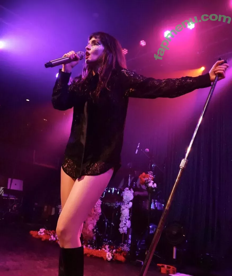 Lauren Mayberry nude photo #0468 (laurenevemayberry)