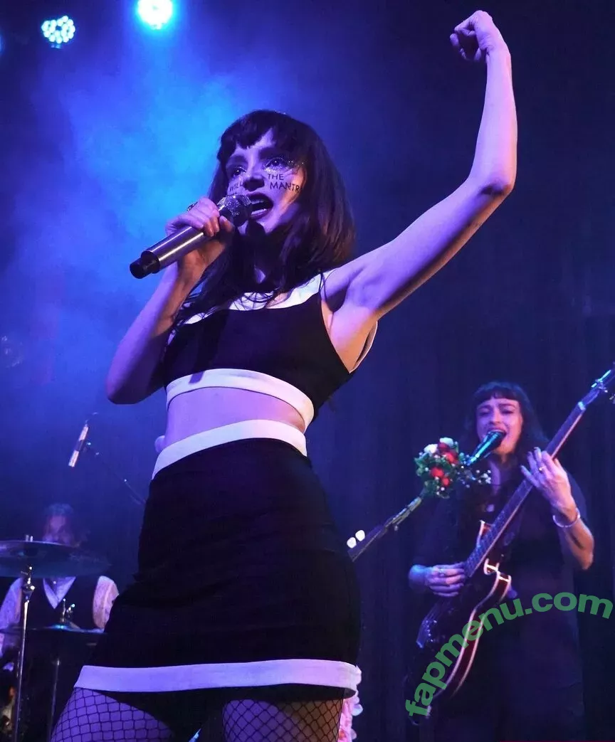 Lauren Mayberry nude photo #0481 (laurenevemayberry)