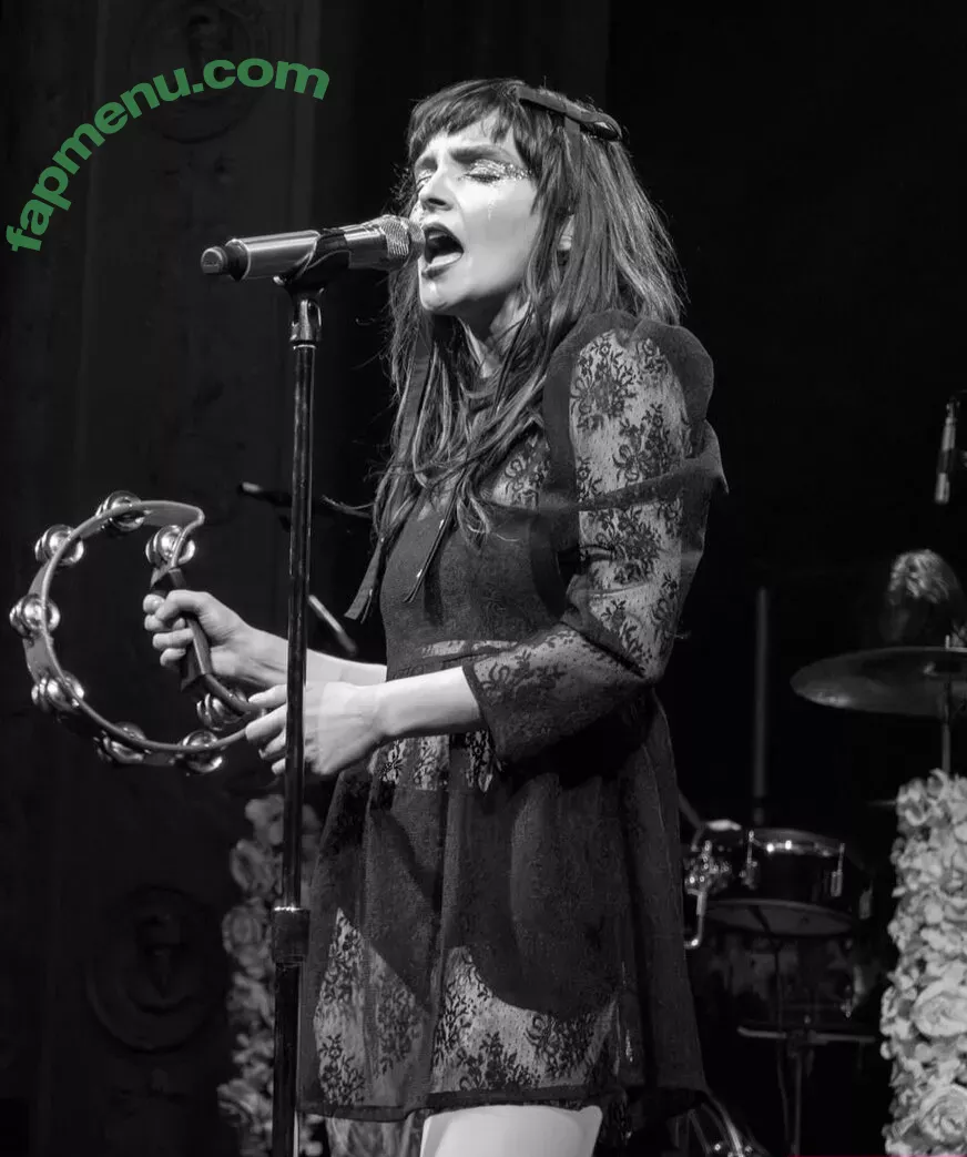 Lauren Mayberry nude photo #0499 (laurenevemayberry)