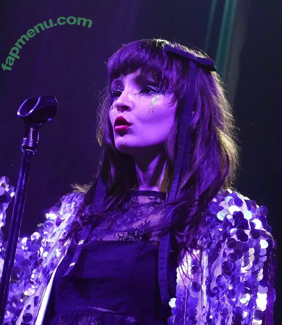 Lauren Mayberry nude photo #0508 (laurenevemayberry)