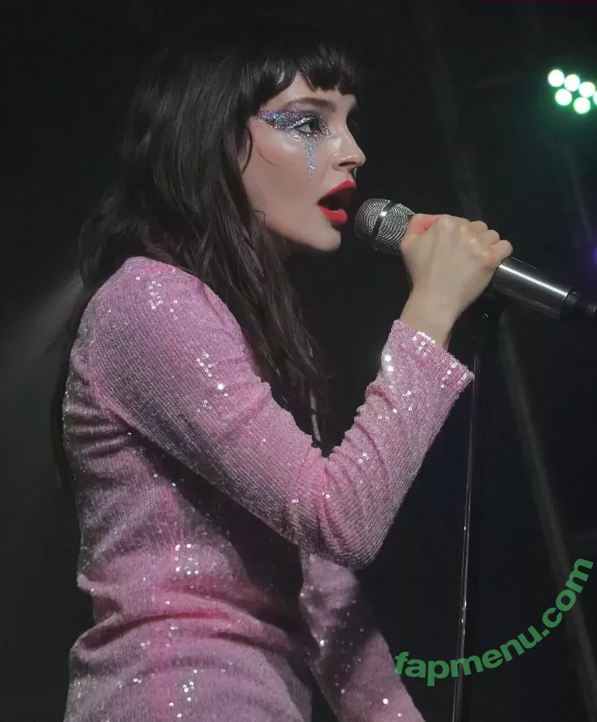 Lauren Mayberry nude photo #0533 (laurenevemayberry)