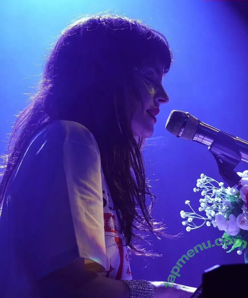 Lauren Mayberry nude photo #0541 (laurenevemayberry)