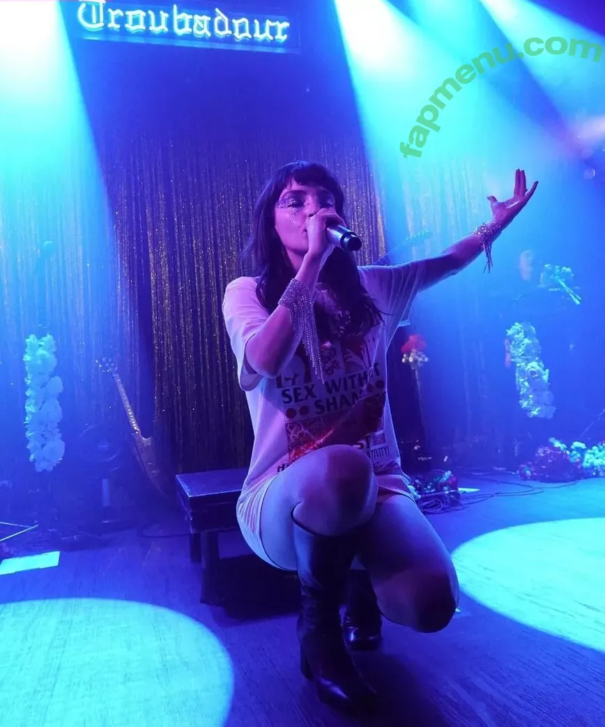 Lauren Mayberry nude photo #0544 (laurenevemayberry)