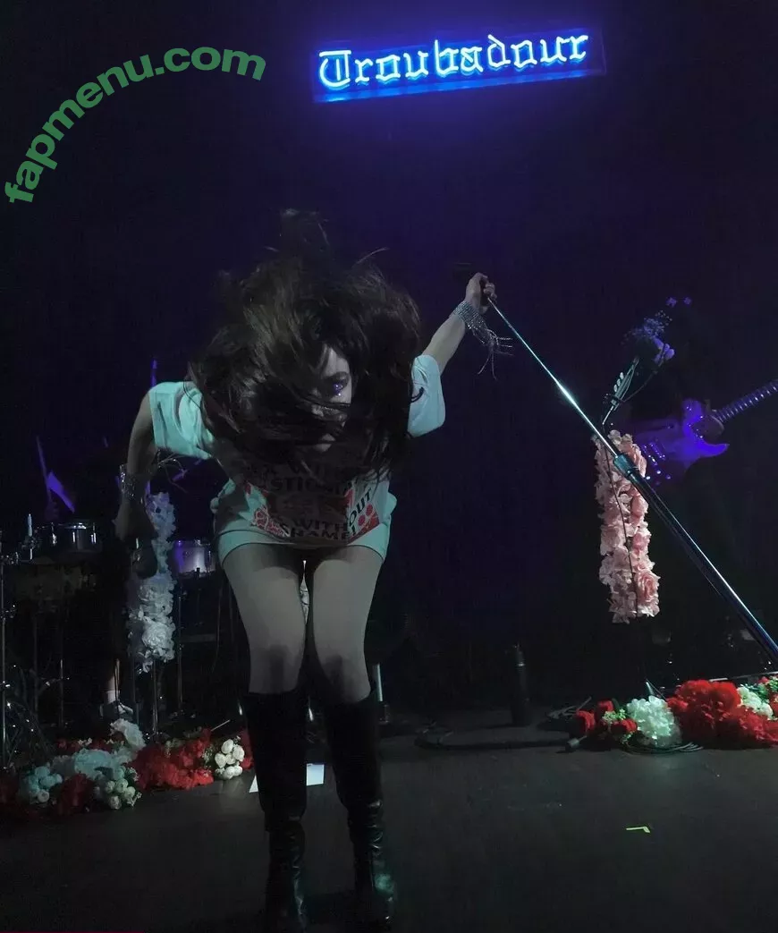 Lauren Mayberry nude photo #0548 (laurenevemayberry)