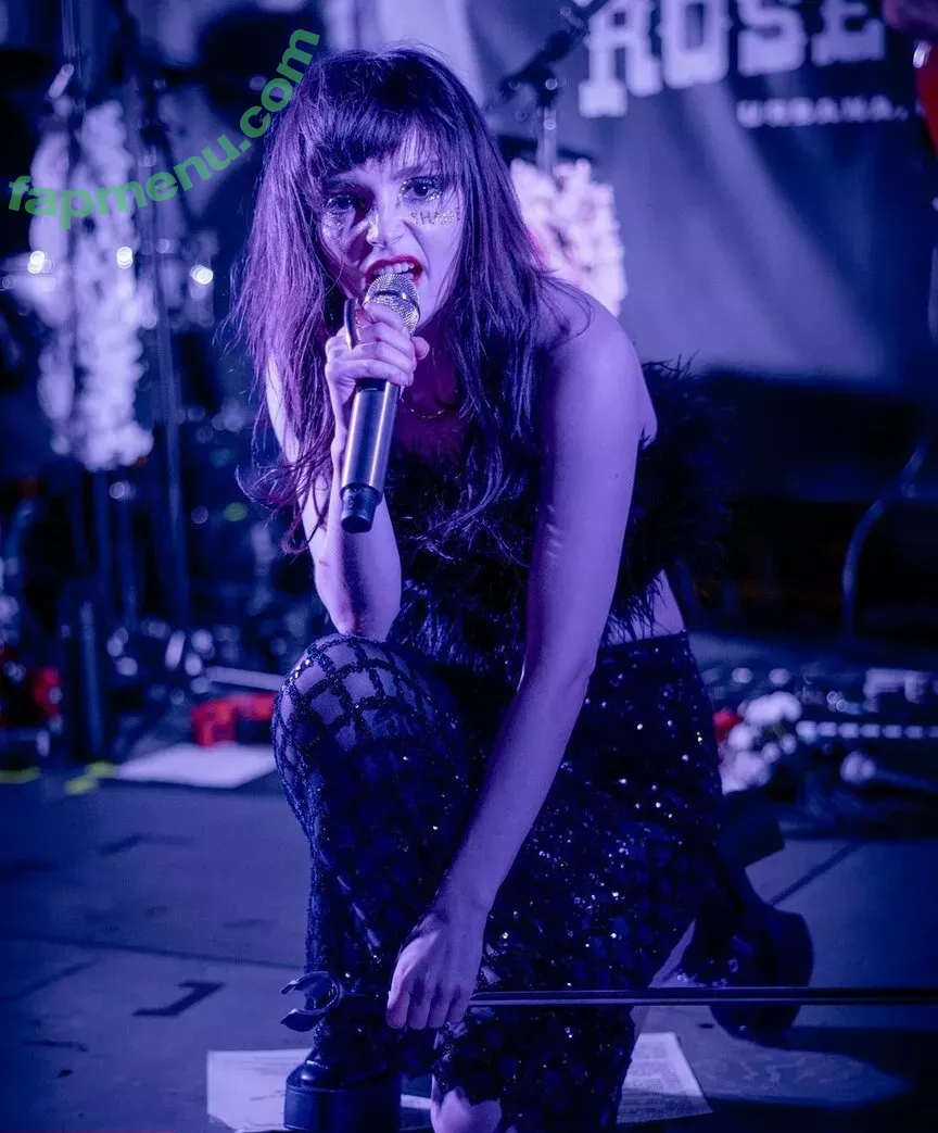 Lauren Mayberry nude photo #0555 (laurenevemayberry)