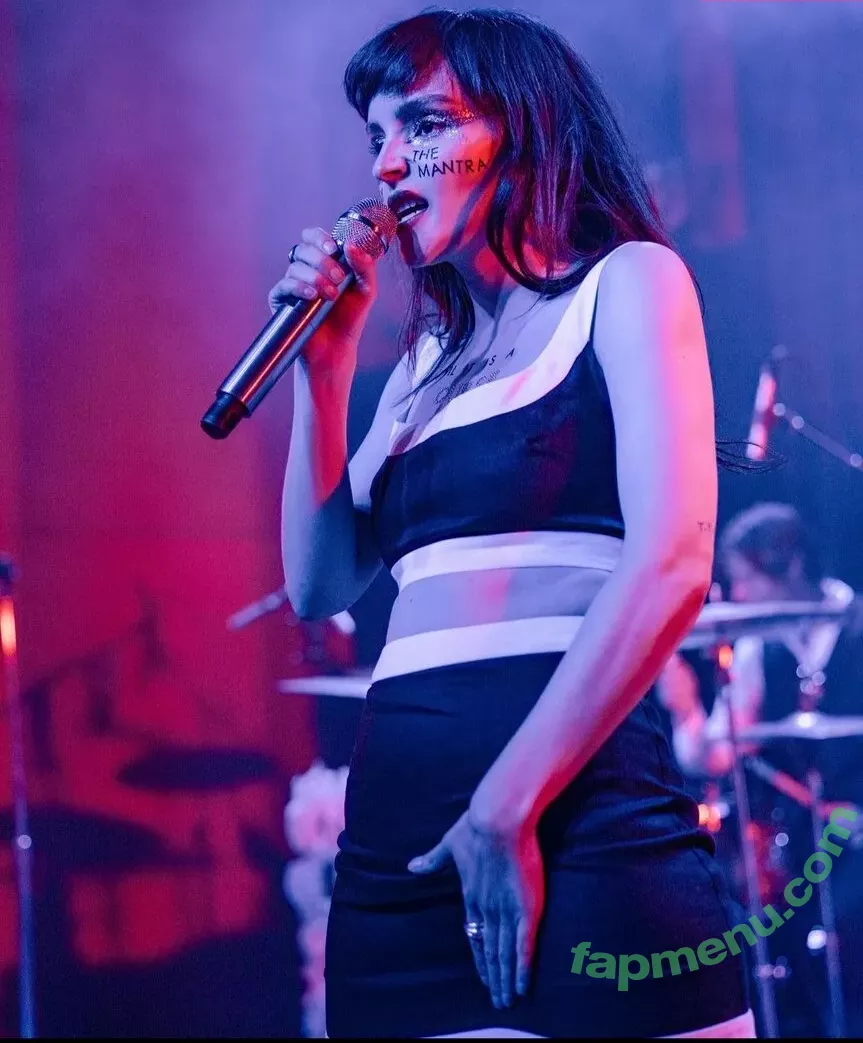 Lauren Mayberry nude photo #0569 (laurenevemayberry)