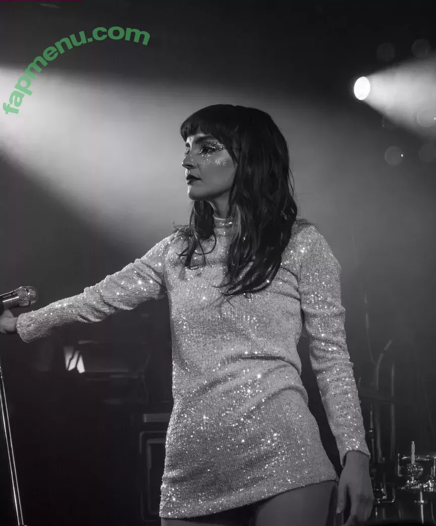 Lauren Mayberry nude photo #0607 (laurenevemayberry)